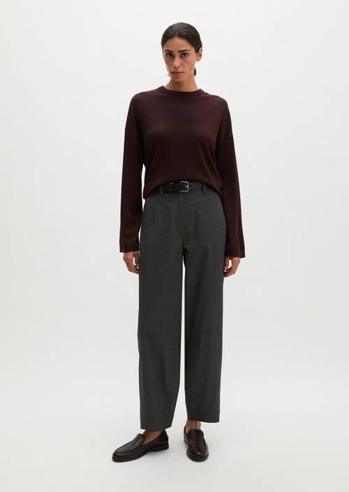 Pants model Minu barrel Black in front view