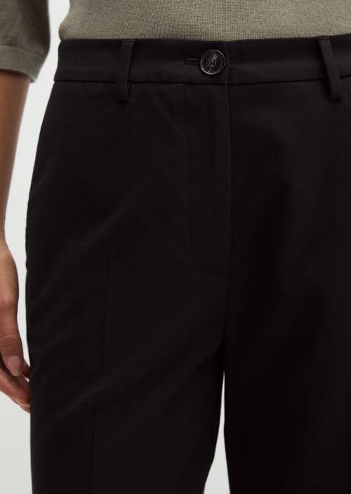 Hose Model Malin slim Black in Detailansicht
