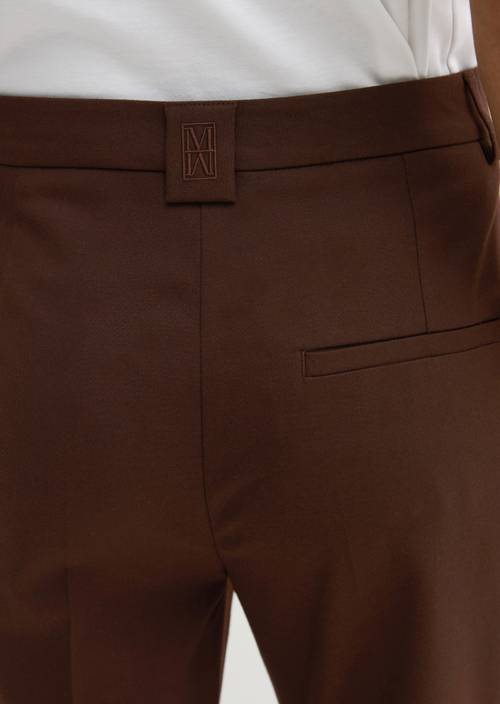 Hose Model Malin slim Brown in Detailansicht