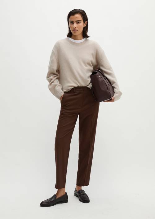 Hose Model Malin slim Brown in Frontalansicht