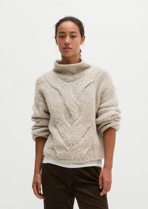 Relaxed-Fit Cable-Knit Sweater — Light Brown