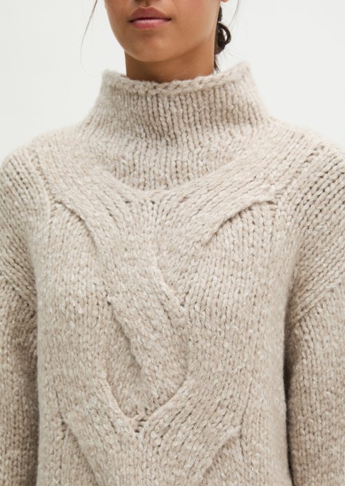 Relaxed-Fit Cable-Knit Sweater — Light Brown