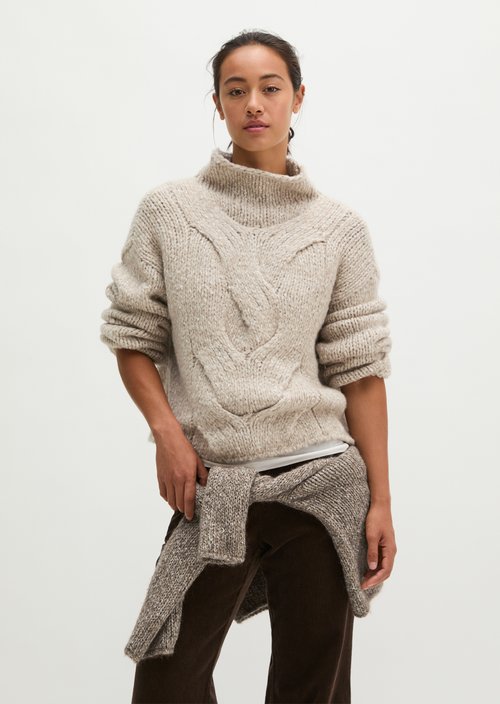 Relaxed-Fit Cable-Knit Sweater — Light Brown