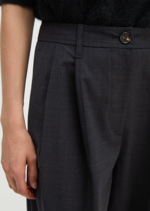 Loose-fitting pleated pants — Coal Grey Melange