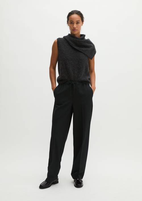 Kuscheliger Pullunder cropped Coal Grey Melange in Frontalansicht