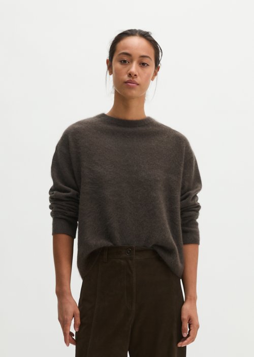 Cozy, loose-fitting sweater — Burnt Coffee