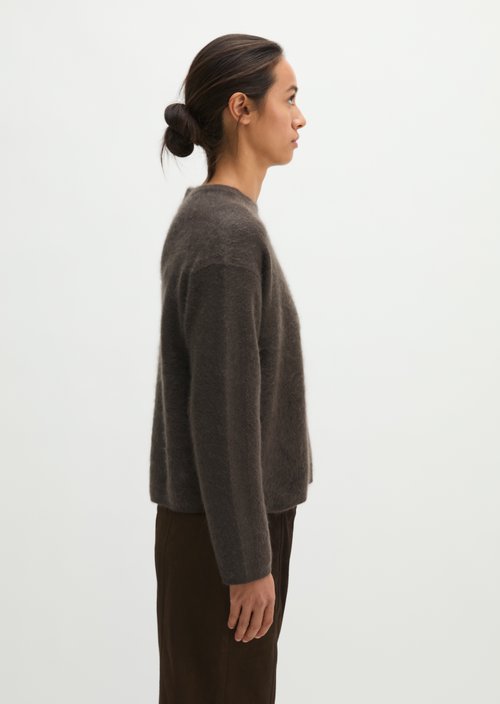 Cozy, loose-fitting sweater — Burnt Coffee