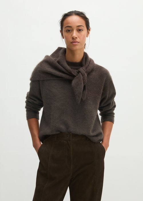 Cozy, loose-fitting sweater — Burnt Coffee