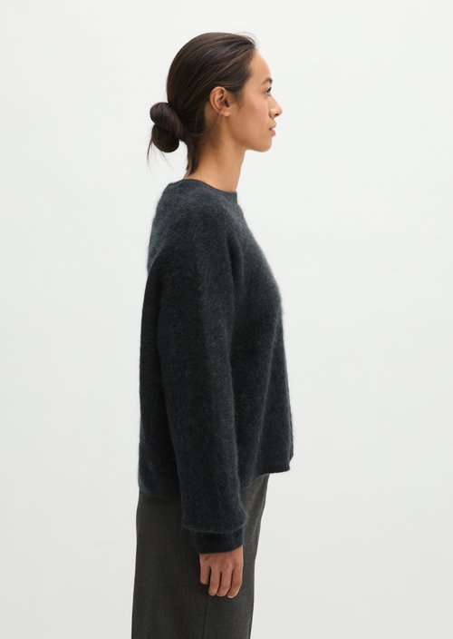 Cozy, loose-fitting sweater — Coal Grey Melange