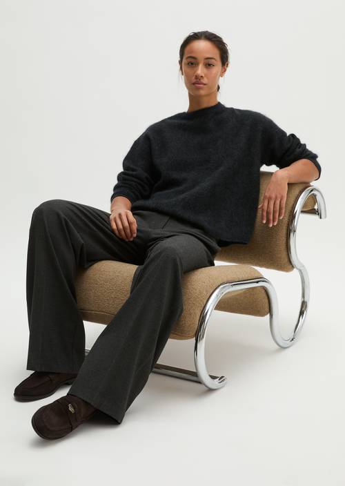 Kuscheliger Pullover loose Coal Grey Melange in Frontalansicht