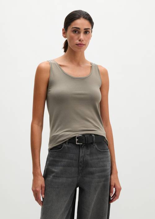 Tanktop slim Stone Taupe in Frontalansicht