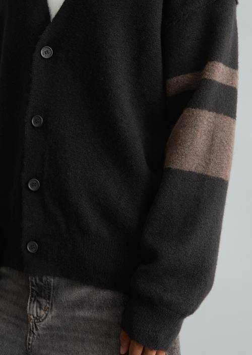 Oversized Cardigan Black in detail view
