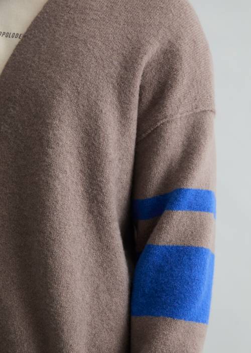 Strickjacke oversized Dolphin in Detailansicht