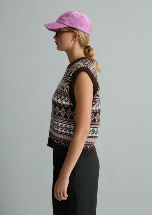 Cropped knit vest — Medium Brown