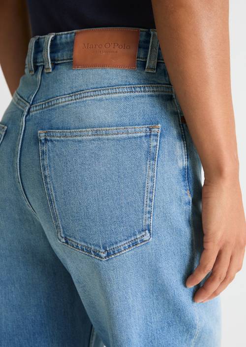 Jeans Model Lara barrel cropped Light Blue in Detailansicht