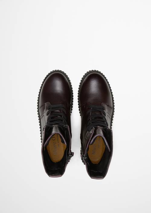 Šněrovací boty, model Bianca Black Cherry v pohledu shora