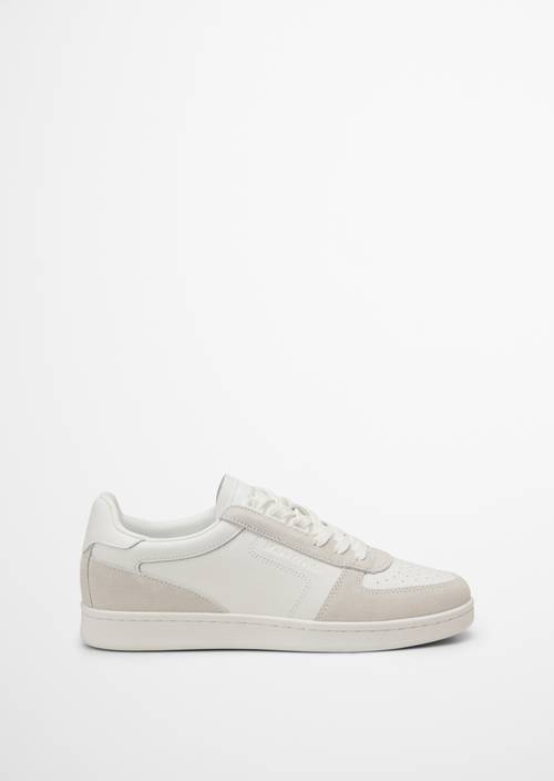 Sneaker model Vincenzo White right shoe outer view