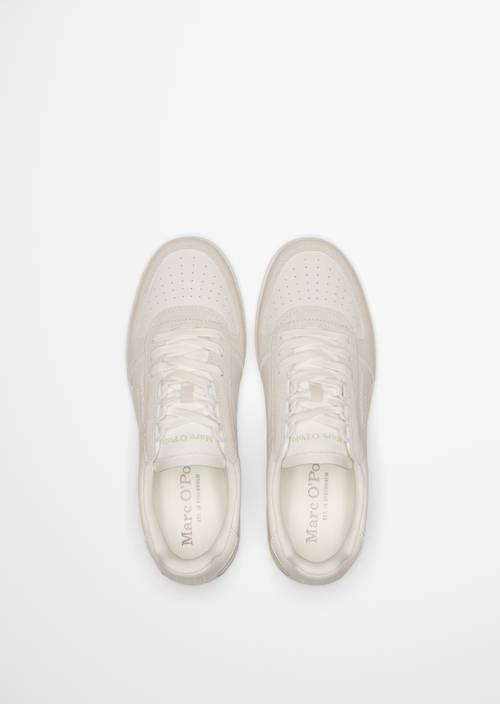 Sneaker model Vincenzo White in top view
