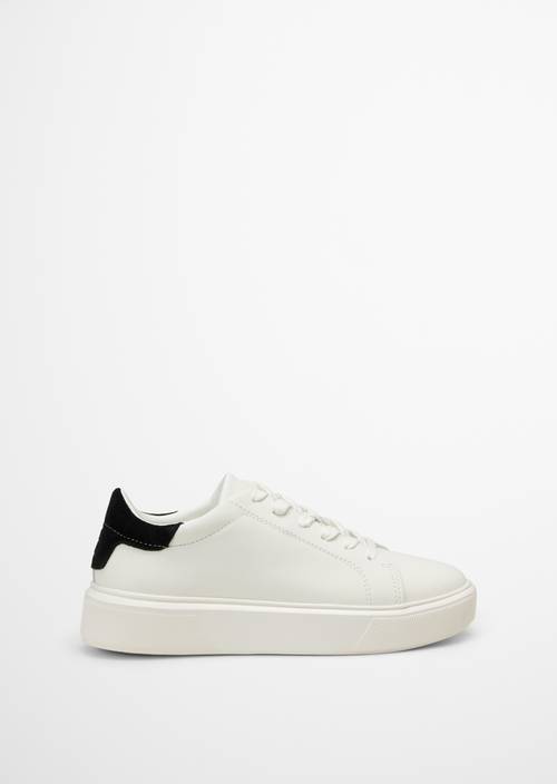 Baskets Modèle Kaira White vue extérieure de la chaussure droite