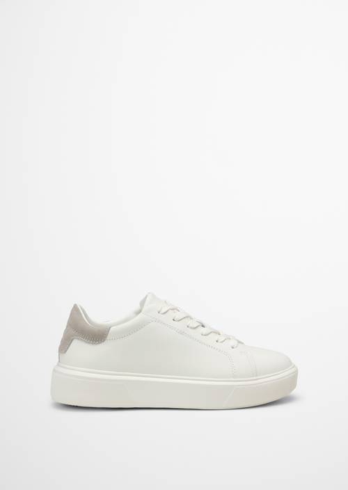 Sneaker model Kaira White right shoe outer view