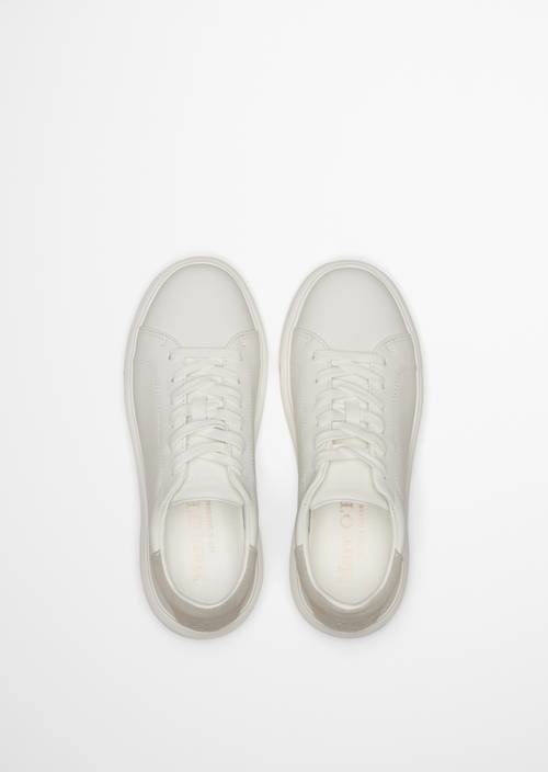 Sneaker model Kaira White in top view