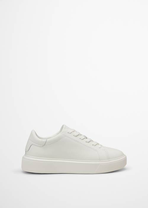 Sneaker model Kaira White right shoe outer view