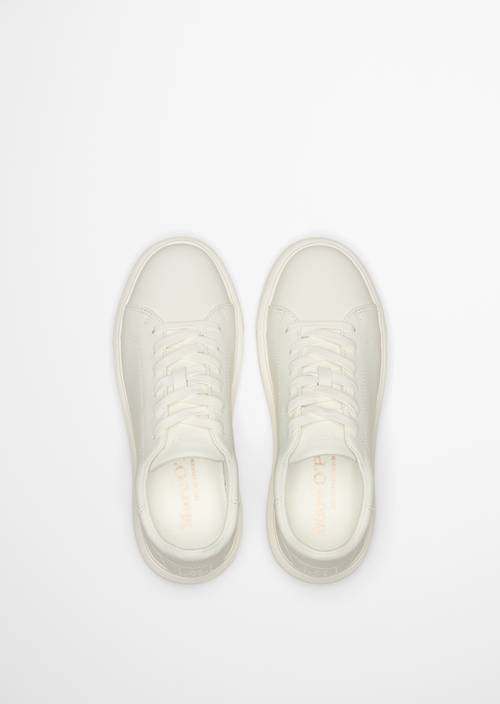 Sneaker model Kaira White in top view