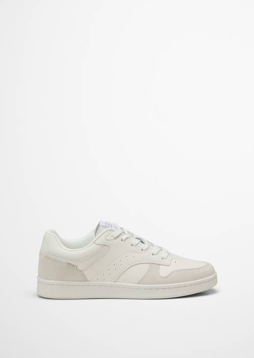 Sneaker model Vincenzo White right shoe outer view