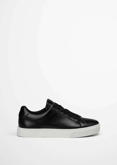Sneaker Model Agar Black Ansicht rechter Schuh von außen