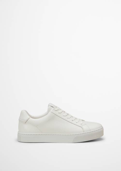 Sneaker Model Agar White right shoe outer view