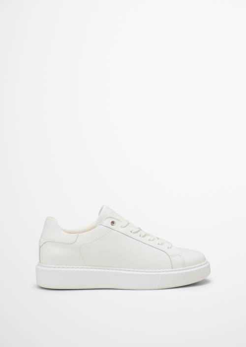 Sneaker model Cedric White right shoe outer view