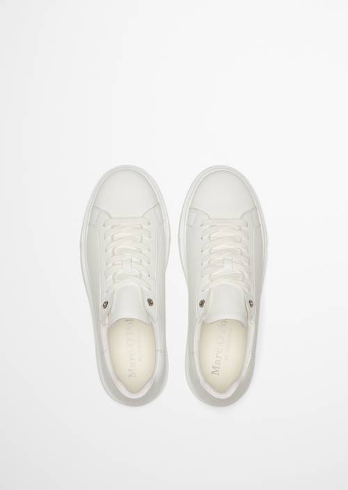 Sneaker model Cedric White in top view