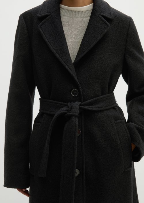 Slim-fit wool coat — Black
