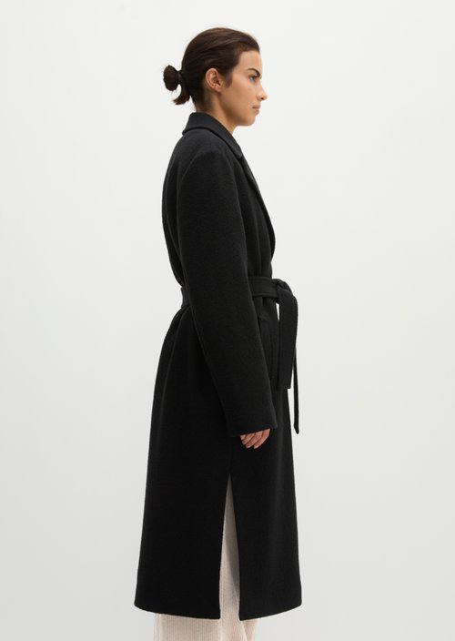 Slim-fit wool coat — Black