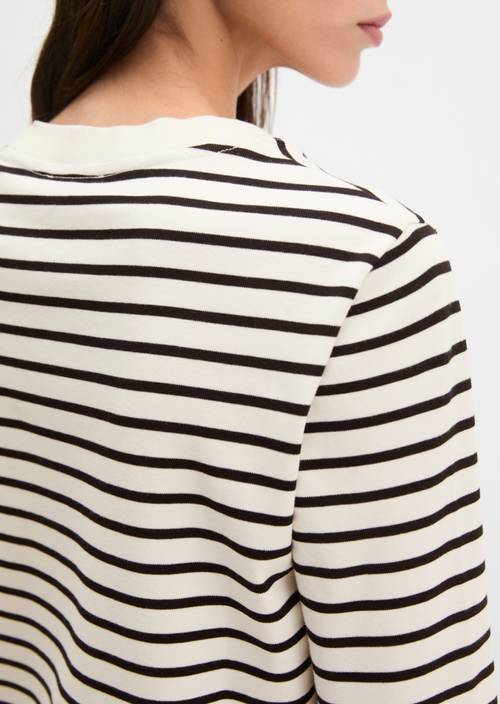 Camiseta de rayas relajada White en vista detallada