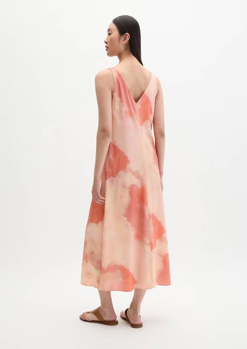 Vestido de satén regular Light Pink en vista frontal