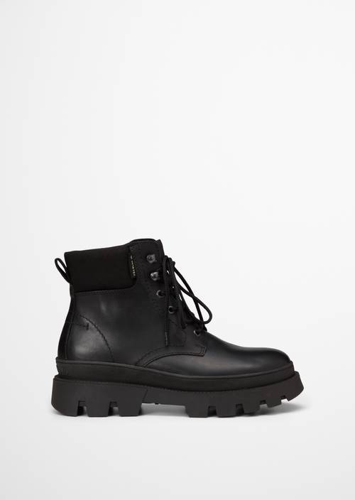 Bottes à lacets modèle Isak GTX Black vue extérieure de la chaussure droite