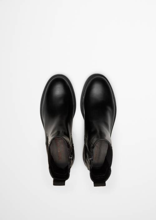 Chelsea Boot Black in top view