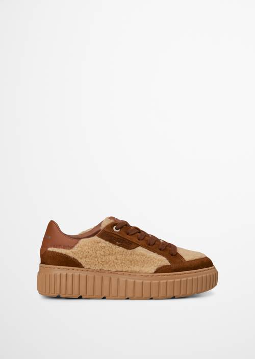 Sneaker Model Svenja Cognac Ansicht rechter Schuh von außen