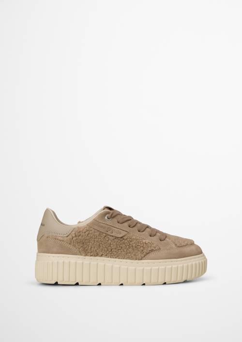 Sneaker Model Svenja Earthy Taupe Ansicht rechter Schuh von außen