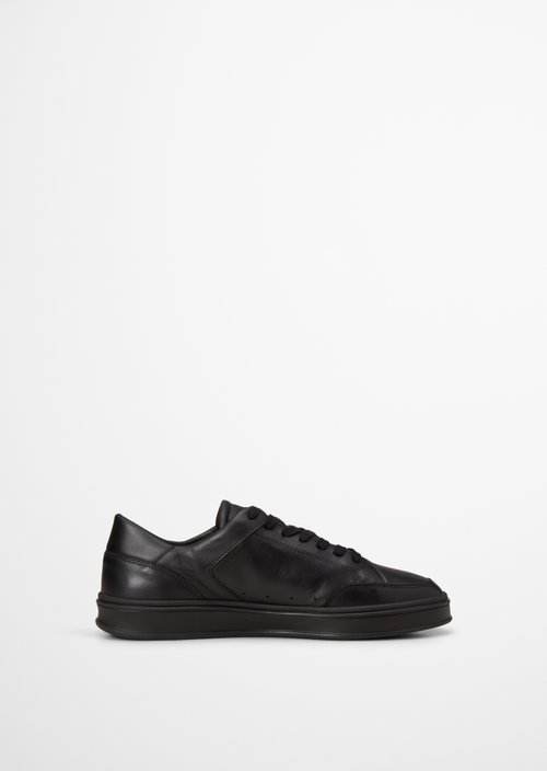 Enrique Sneaker Model — Black