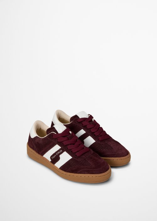 Court Sneaker Model — Light Cherry