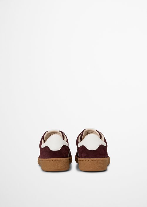 Court Sneaker Model — Light Cherry