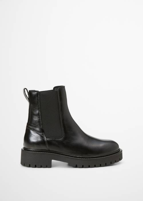 Chelsea Boot, Model Phia Black right shoe outer view