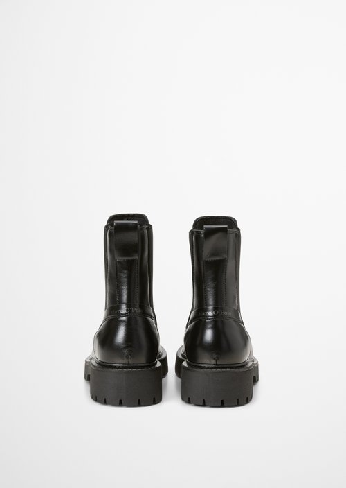 Chelsea Boot, Model Phia — Black