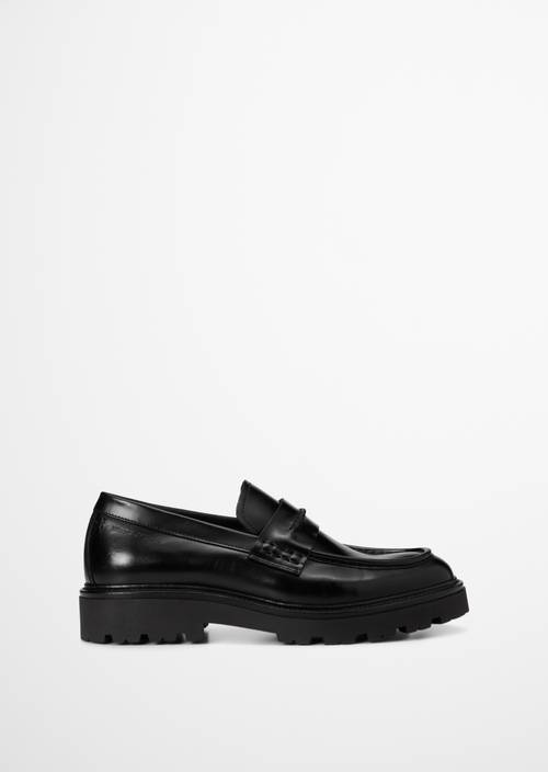 Mocassins modèle Phil Black vue extérieure de la chaussure droite