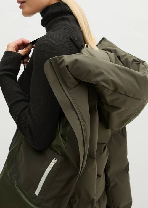 Daunenjacke MOP x Function Dim Shadow in Detailansicht