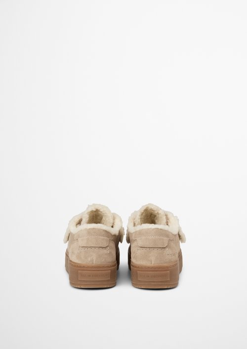 Edith Sneaker Model — Earthy Taupe