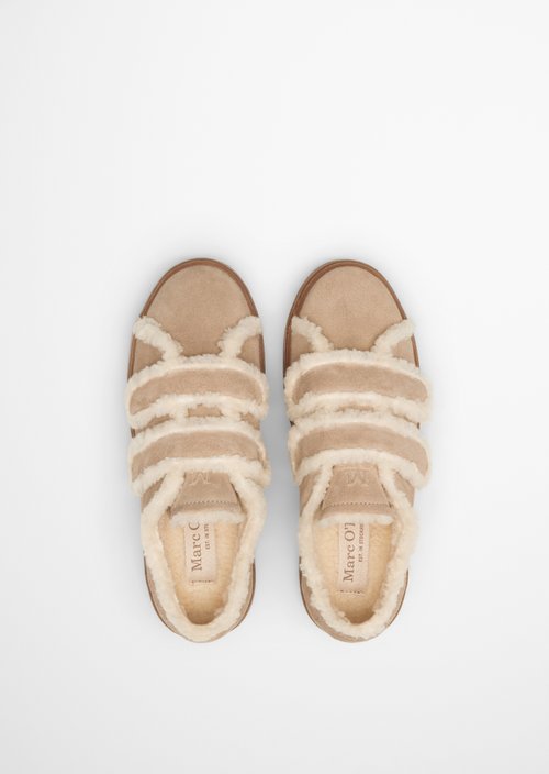 Edith Sneaker Model — Earthy Taupe