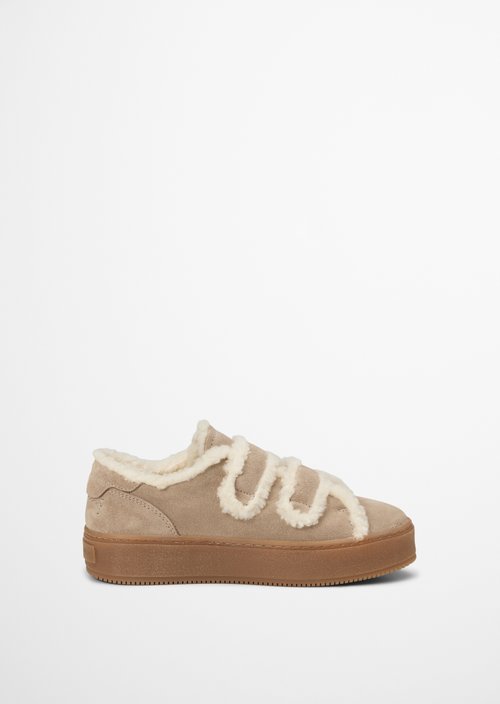 Edith Sneaker Model — Earthy Taupe
